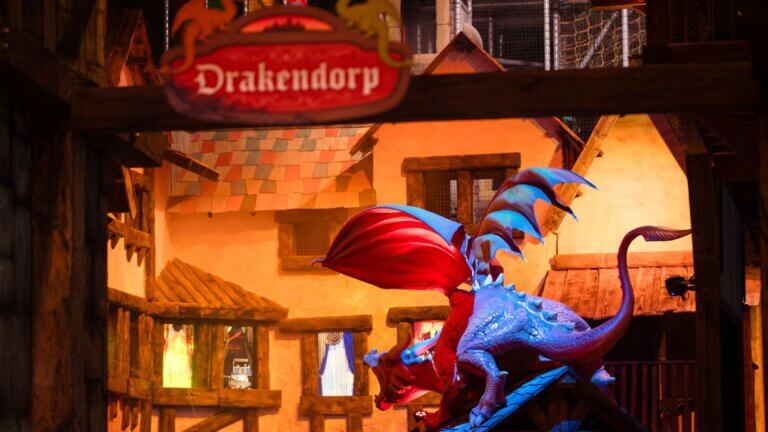 Drakendorp binnenspeeltuin in BillyBird Drakenrijk