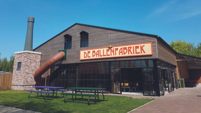 De Ballenfabriek binnenspeeltuin in BillyBird Hemelrijk